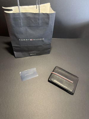 Tommy Hilfiger μαύρο πορτοφόλι σαν καινούργιο