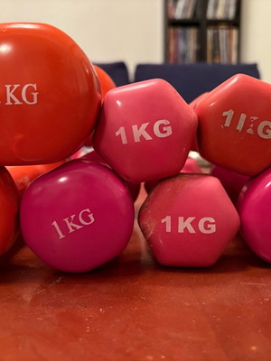 Fitness dumbbells like new, 2 of 2 kg and 5 of 1 kg, pink