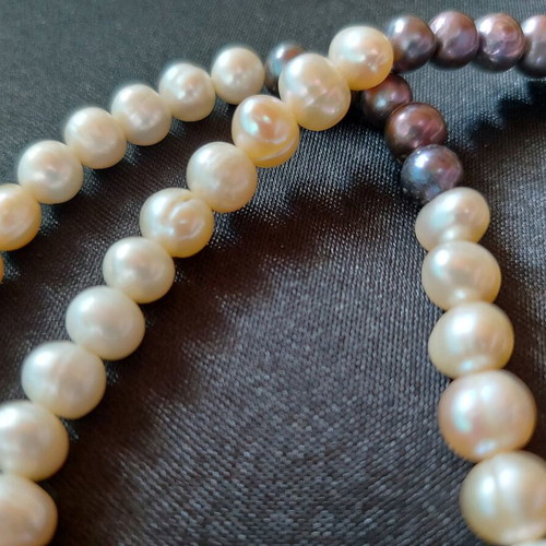Necklace with white and black genuine pearls new, 46cm 6×7mm