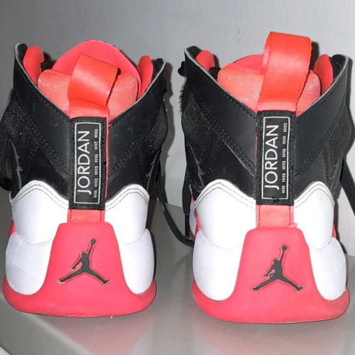 Jordan athletic shoes for boys almost new, size 39
