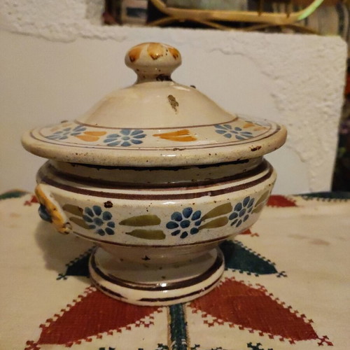 Apulia ceramic decoration used, height 18cm width 19cm