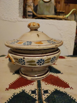 Apulia ceramic decoration used, height 18cm width 19cm