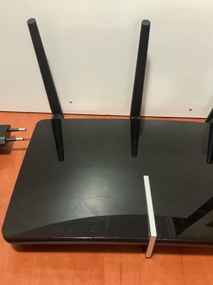 TP-LINK Archer D2 AC750 wireless ADSL2+ dual band modem router like new