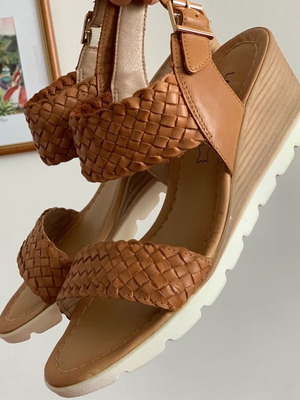 Lasocki leather sandals size 38 like new, white and brown