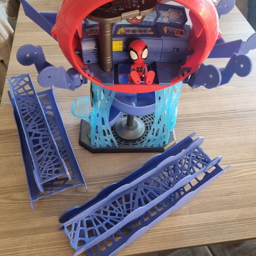 Spiderman Tower Hasbro used with figure, no car