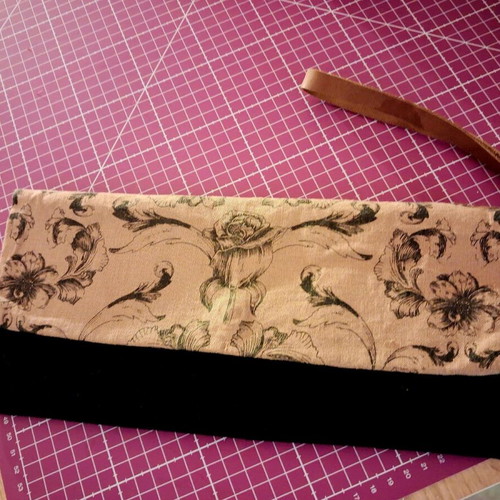 Dafne Handbag like new, black and beige