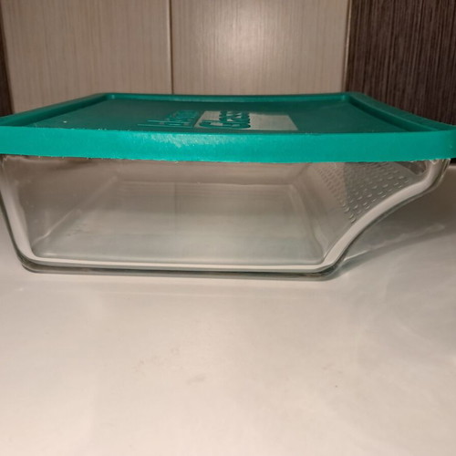 Heat-Resistant Glass Tupperware 1.5L with Plastic Lid like new
