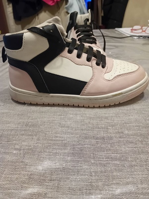 Athletic shoes used, size 35