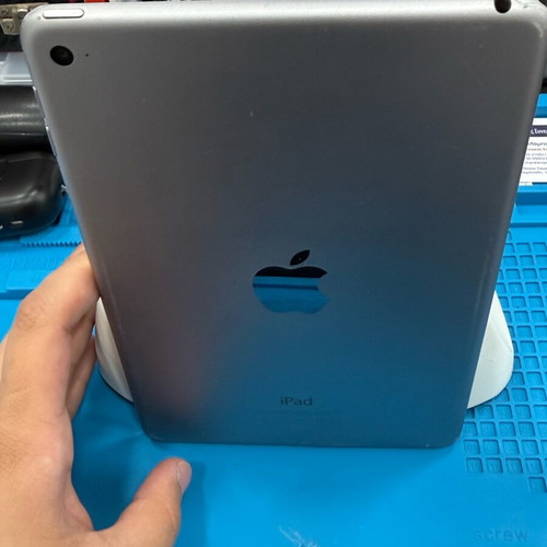 iPad Mini 4 used with small screen line