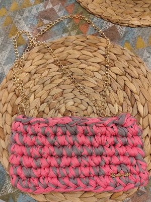 Handmade shoulder bag in grey and fuchsia cotton fabric with gold chain