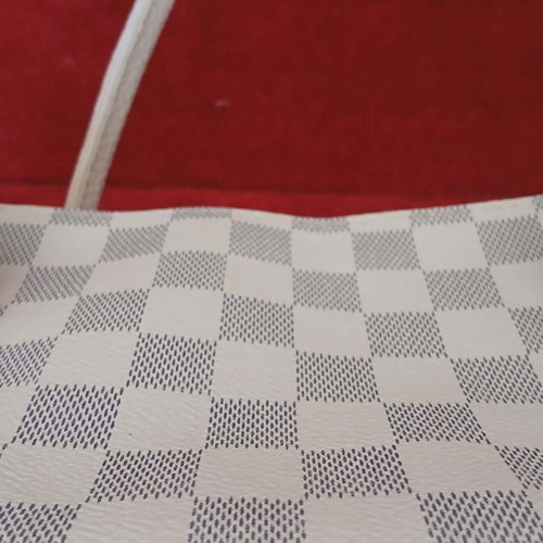 Vintage handbag like new with timeless checkered pattern