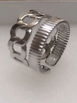 Double open style ring like new, silver color