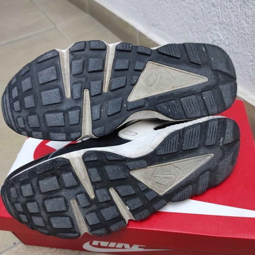 Nike Huarache athletic shoes used, size 42, black and white