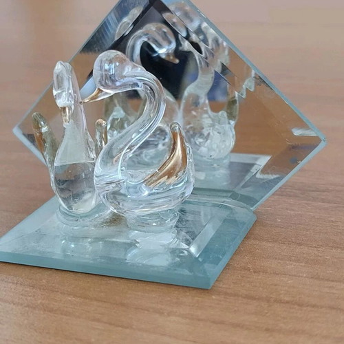 Decorative swans like new, minimalist decor