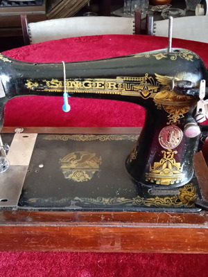 Singer Sewing Machine F-7748150, Jan-Jun 1917, Clydebank Scotland | Functional in the original case