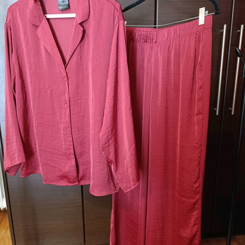 H&M satin pajamas new, red burgundy size S