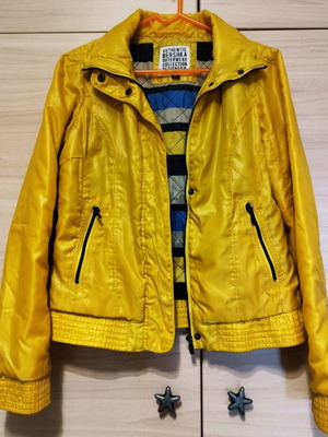Bershka yellow waterproof jacket like new, size medium