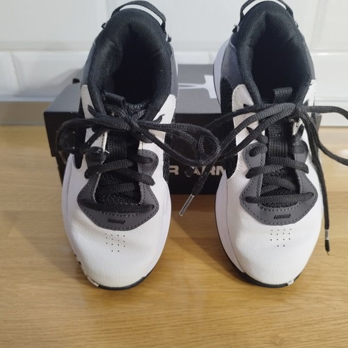 Under Armour basketball shoes kids size 32, black and white
