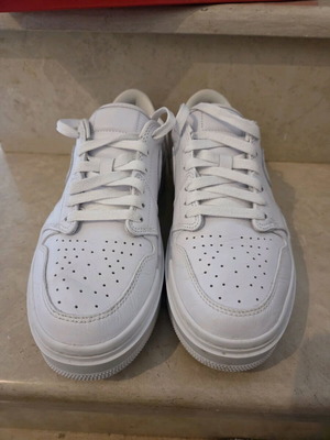Air Jordan 1 Elevate Low women's shoes like new, white