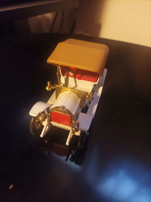 Metal collectible toy car like new