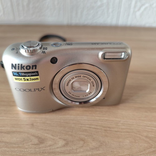 Nikon COOLPIX A10 digital camera like new with accessories