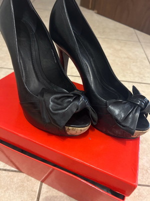 PeepToe leather heels black 10cm Zeis house like new