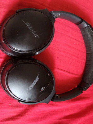 Bose QC35 wireless headphones used