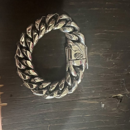 Stainless steel Cuban link bracelet with safety clasp, 18.5 cm