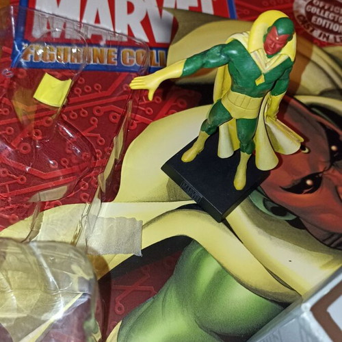 Vision figure Marvel Eaglemoss used with magazine