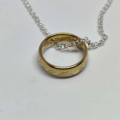 The One Ring necklace like new, Lord of the Rings fan jewelry
