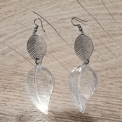 Long earrings like new, silver leaf design