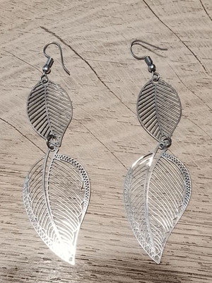 Long earrings like new, silver leaf design