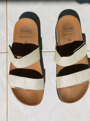 Scholl Anatomical Sandals Size 38 Gold Like New