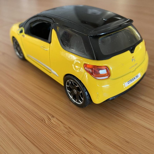 Bburago Citroën DS3 1:32 diecast model used, yellow with black roof
