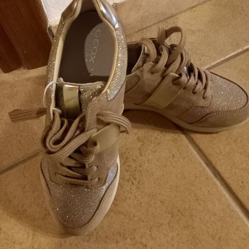 Geox women's athletic shoes new, size 36, gray and beige