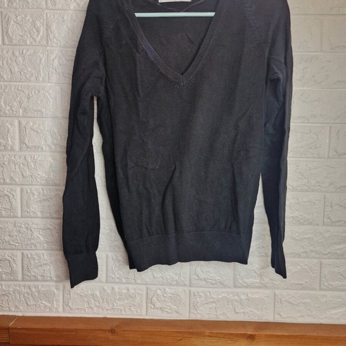 Zara V-neck sweater like new, black, size L