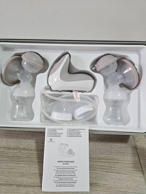 Double electric breast pump like new with 30 milk storage bags