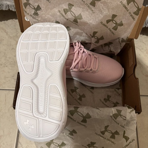 Under Armour women's running and leisure shoes new, size 39, white and pink