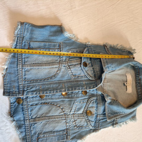 Denim vest like new, size small, blue