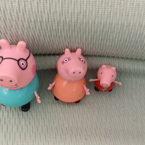 Peppa miniatures with Daddy Pig and Mummy Pig like new