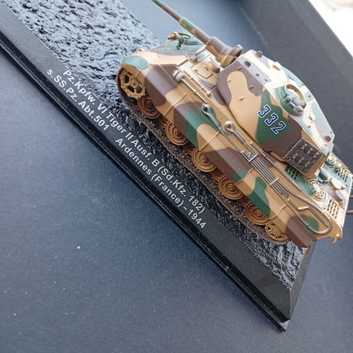 Collectible 1:72 scale tank models used with protective cases
