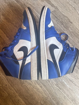 Nike Air Jordan 1 Mid μεταχειρισμένα μπλε και λευκά αθλητικά παπούτσια νούμερο 41