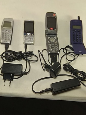 Πακέτο 4 μεταχειρισμένων vintage κινητών Ericsson, Sony, Sharp, Mitsubishi