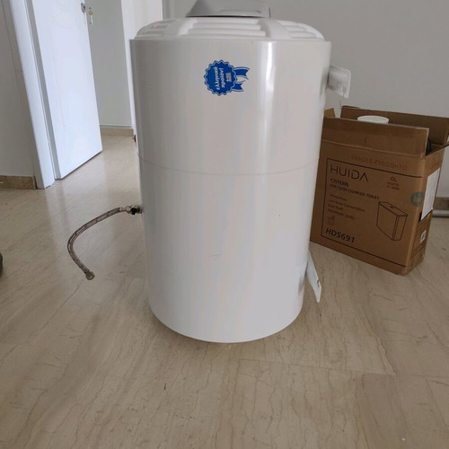 RIVO EL F80 water heater like new 80 liters