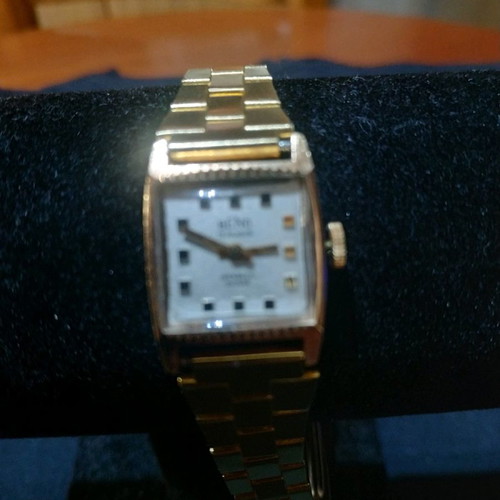 BENO 19 Rubis Incabloc Suisse women's manual wristwatch new with bracelet