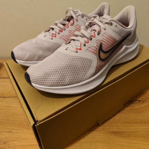 Αθλητικά Παπούτσια Nike WMNS Downshifter 11 μεταχειρισμένα, νούμερο 40,5, πολύχρωμα