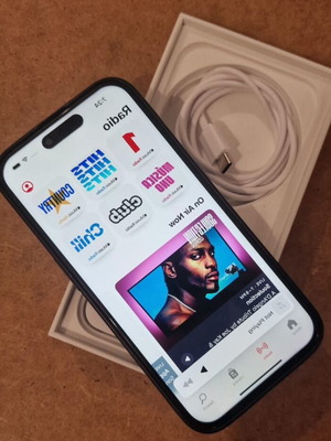 iPhone 15 Pro Μαύρο Τιτάνιο 128GB σαν καινούργιο με αυθεντική συσκευασία