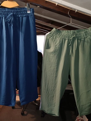 Women's zip culottes like new, blue and green, size M