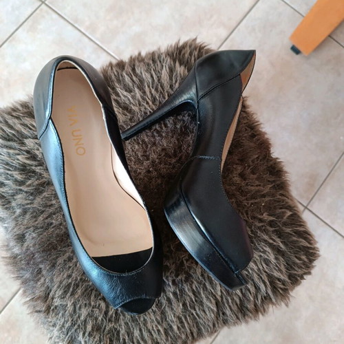 Leather pumps new, black, size 38