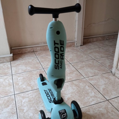 Scoot & Ride Highwaykick 1 kids scooter with seat, like new, ages 1-5